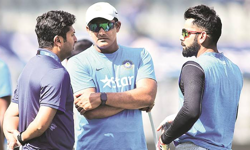 കുബ്ലെയും ജെന്നിങ്സും കൊഹ്‍ലിയും