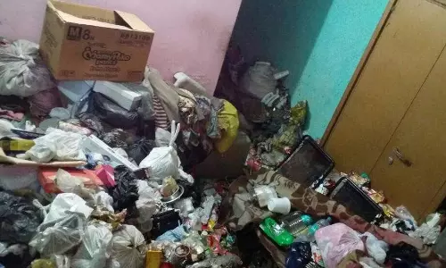 മുടി കൊഴിയുന്നതില്‍ മനംനൊന്ത് പെണ്‍കുട്ടി മാലിന്യങ്ങള്‍ നിറഞ്ഞ മുറിയില്‍ മാസങ്ങള്‍ ഒറ്റക്ക് കഴിഞ്ഞു