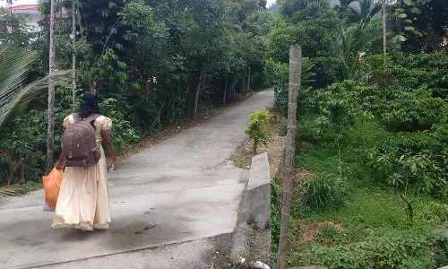 അനാഥയായ ആ പെണ്കുട്ടി അവര്ക്ക് രണ്ട് മാസം അതിഥിയായി..മാലാഖയായി..മാതൃകയാക്കണം ഈ കുടുംബത്തെ അനാഥയായ ആ പെണ്കുട്ടി അവര്ക്ക് രണ്ട് മാസം അതിഥിയായി..മാലാഖയായി..മാതൃകയാക്കണം ഈ കുടുംബത്തെ