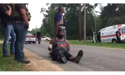 കുടുംബവഴക്ക്; അമേരിക്കയില് എട്ടുപേരെ വെടിവെച്ചുകൊന്ന പ്രതി പിടിയില് കുടുംബവഴക്ക്; അമേരിക്കയില് എട്ടുപേരെ വെടിവെച്ചുകൊന്ന പ്രതി പിടിയില്