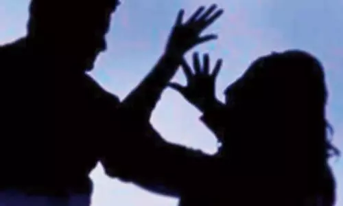 മറ്റ് കുട്ടികള്ക്കൊപ്പം കളിച്ചതിന് പിതാവ് മക്കളെ ചുട്ടുപഴുത്ത ഇരുമ്പ് ദണ്ഡ് കൊണ്ട് പൊള്ളിച്ചു മറ്റ് കുട്ടികള്ക്കൊപ്പം കളിച്ചതിന് പിതാവ് മക്കളെ ചുട്ടുപഴുത്ത ഇരുമ്പ് ദണ്ഡ് കൊണ്ട് പൊള്ളിച്ചു