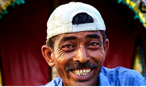 ജീവന്‍ രക്ഷിച്ച ആ റിക്ഷാവണ്ടിക്കാരന് അവള്‍ മകളായി..ഡോക്ടറായ മകള്‍