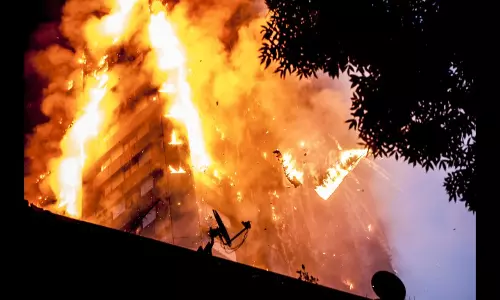 ലണ്ടന് തീപിടുത്തം; തീ പടര്ന്ന് ഫ്രിഡ്ജില് നിന്നാണെന്ന് അന്വേഷണ സംഘം ലണ്ടന് തീപിടുത്തം; തീ പടര്ന്ന് ഫ്രിഡ്ജില് നിന്നാണെന്ന് അന്വേഷണ സംഘം