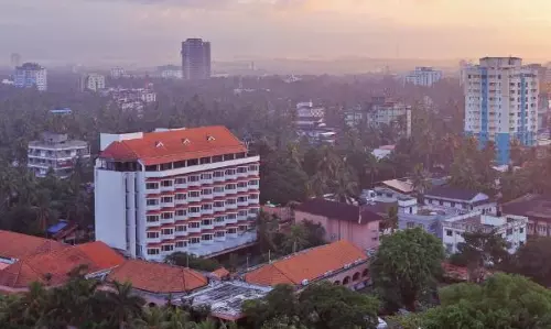താജ് ഗേറ്റ്‌വേയില്‍ പഴകിയ ഭക്ഷണം പിടികൂടി