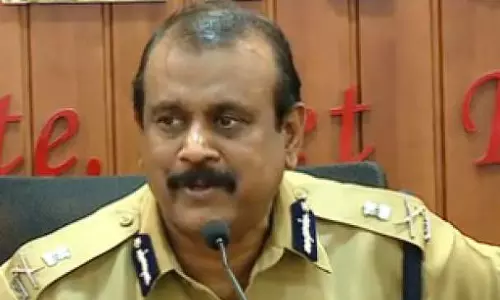 തന്നെ മാറ്റിയതില് ചട്ടലംഘനം നടന്നിട്ടുണ്ടെന്ന് സെന്കുമാര്; ഗവര്ണറെ കണ്ടു തന്നെ മാറ്റിയതില് ചട്ടലംഘനം നടന്നിട്ടുണ്ടെന്ന് സെന്കുമാര്; ഗവര്ണറെ കണ്ടു