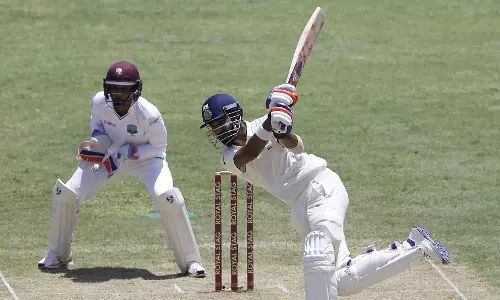 ഇന്ത്യ മികച്ച ലീഡിലേക്ക്