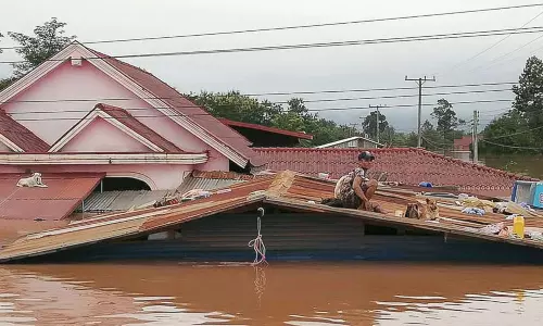 ലാവോസില്‍ അണക്കെട്ട് തകര്‍ന്നുണ്ടായ വെള്ളപൊക്കത്തില്‍ ‍ 26 പേര്‍ മരിച്ചു