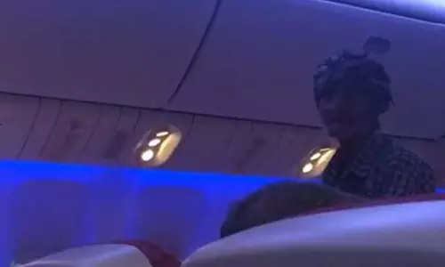 ഖത്തര് എയര്വേസ് വിമാനത്തിനുള്ളില് ‘ഭിക്ഷാടനം’; സത്യാവസ്ഥ ഇതാണ്... ഖത്തര് എയര്വേസ് വിമാനത്തിനുള്ളില് ‘ഭിക്ഷാടനം’; സത്യാവസ്ഥ ഇതാണ്...