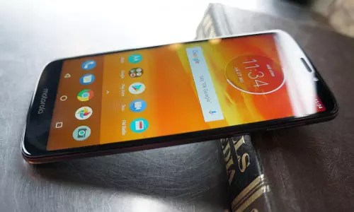 ബിഗ് ബാറ്ററി, ബിഗ് സ്‌ക്രീന്‍; മോട്ടോ ഇ5 പ്ലസ് വരുന്നു  