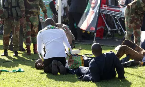 സിംബാബ്‌വെ പ്രസിഡന്റ് പങ്കെടുത്ത തെരഞ്ഞെടുപ്പ് റാലിക്ക് നേരെ ആക്രമണം