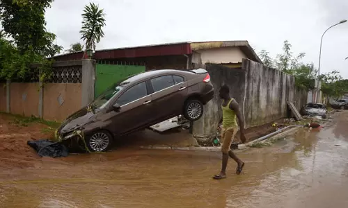 വെള്ളപ്പൊക്ക ഭീഷണി; ഐവറികോസ്റ്റില്‍ അനധികൃത കെട്ടിടങ്ങള്‍ പൊളിച്ചു നീക്കി