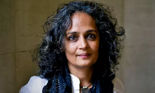 ബിജെപി വീണ്ടും അധികാരത്തില്‍ വന്നാല്‍  ഇന്ത്യയെ ഹിന്ദു രാഷ്ട്രമായി പ്രഖ്യാപിക്കും: അരുന്ധതി റോയി 