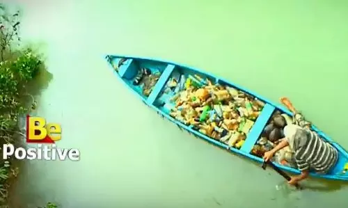 പുഴ വൃത്തിയാക്കുന്നത് ജീവിത ദൗത്യമാക്കി അബ്ദുള്ഖാദര് പുഴ വൃത്തിയാക്കുന്നത് ജീവിത ദൗത്യമാക്കി അബ്ദുള്ഖാദര്