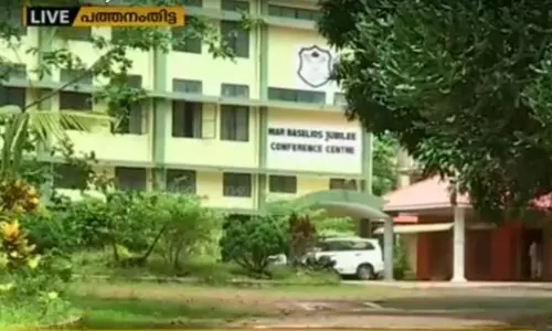 കുമ്പസാര രഹസ്യം പുറത്തുവിടുമെന്ന് ഭീഷണിപ്പെടുത്തി പീഡനം: നാല് വൈദികർക്കെതിരെ കേസെടുത്തു