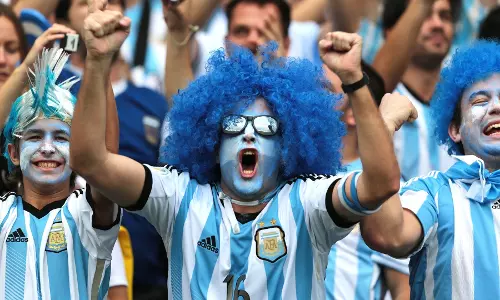 ആവേശത്തിലാറാടി അര്ജന്റീന ആരാധകര് ആവേശത്തിലാറാടി അര്ജന്റീന ആരാധകര്