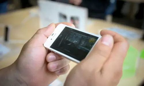 ക്ലാസില്‍ വച്ച് വിദ്യാര്‍ഥികളെ സിനിമ കാണിച്ച അധ്യാപകനെ സസ്പെന്റ് ചെയ്തു