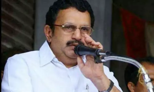 സി.പി.എം ഒരേ സമയം മുയലിനൊപ്പവും വേട്ടനായക്കൊപ്പവുമാണെന്ന് കെ മുരളീധരന്‍ എം.എല്‍.എ