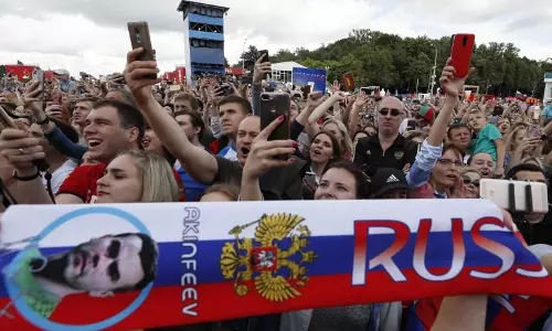 ക്വാര്‍ട്ടറില്‍ തോറ്റ റഷ്യക്ക് നാട്ടുകാര്‍ നല്‍കിയ സ്വീകരണം