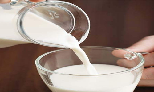 അധികം നല്‍കുന്ന പാലിന് വില കുറയ്ക്കുമെന്ന് ക്ഷീര കര്‍ഷകരോട് മില്‍മ