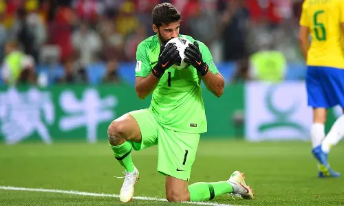 ആലിസണ്‍ ബെക്കര്‍, രക്തത്തിലുണ്ട് രക്ഷ