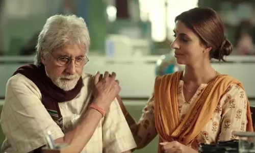 ബച്ചനും മകളും മഞ്ജുവും അഭിനയിച്ച പരസ്യത്തിനെതിരെ ബാങ്ക് ജീവനക്കാര്‍ 