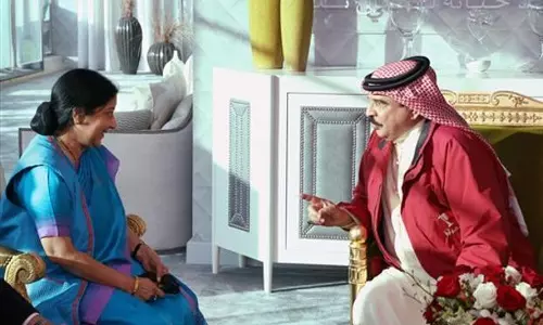 സുഷമ സ്വരാജ് ബഹ്റൈനില്‍: ഇന്ത്യ - ബഹ്റൈൻ സഹകരണ കരാറിൽ ഒപ്പുവെച്ചു