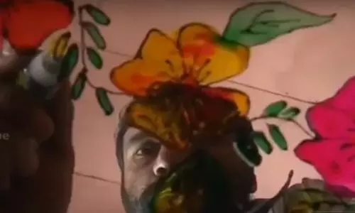 പ്രതിസന്ധിയില്‍ തളരാതെ  ഗ്ലാസ്പെയിന്റിങില്‍ വിസ്മയം തീര്‍ത്ത് ശെല്‍വന്‍