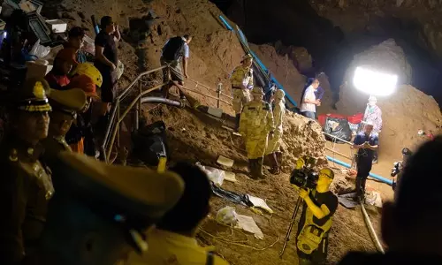 നാല് പേരെ കൂടി രക്ഷപ്പെടുത്തി; ഇനി ഗുഹക്കുള്ളില്‍ അഞ്ച് പേര്‍  