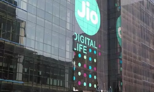 എയര്ടെല്ലിനെയും വൊഡാഫോണിനെയും കടത്തിവെട്ടി ജിയോക്ക് റെക്കോര്ഡ് എയര്ടെല്ലിനെയും വൊഡാഫോണിനെയും കടത്തിവെട്ടി ജിയോക്ക് റെക്കോര്ഡ്