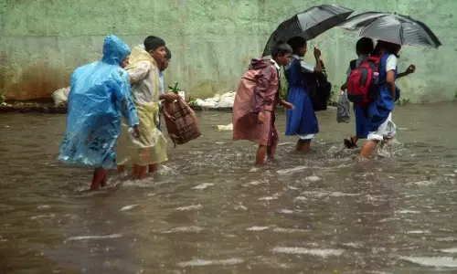 കനത്ത മഴ: മൂന്ന് ജില്ലകളിലെ വിദ്യാഭ്യാസ സ്ഥാപനങ്ങള്‍ക്ക്  അവധി