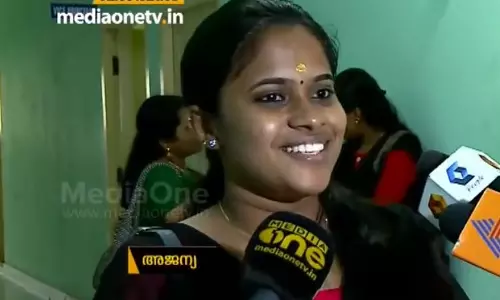 ജീവിതത്തിനും മരണത്തിനുമിടയിലെ ആ നാളുകളോട് വിട‍; നിപയെ അതിജീവിച്ച അജന്യ ക്ലാസിലെത്തി