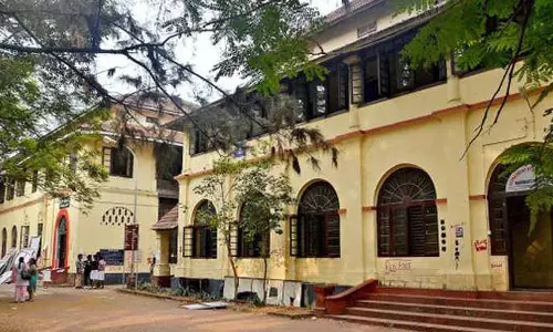 അഭിമന്യുവിന്റെ കൊലപാതകം;  മഹാരാജാസില്‍ നിന്ന്  രണ്ട് വിദ്യാര്‍ത്ഥികളെ പുറത്താക്കി