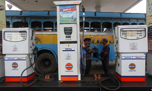 ഇന്ധന വില കുതിക്കുന്നു; ബസുടമകള്‍ സമരത്തിന്