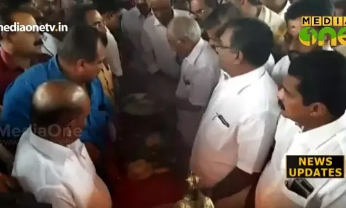 ആറന്‍മുള വള്ളസദ്യക്ക് തുടക്കമായി