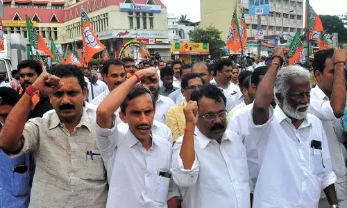 ഒരുമാസമായിട്ടും കുമ്മനത്തിന്റെ പോസ്റ്റ് ഒഴിഞ്ഞുകിടക്കുന്നു; സംസ്ഥാന പ്രസിഡന്റിന്റെ കാര്യത്തില്‍ ഇനിയും തീരുമാനമെടുക്കാതെ ബിജെപി