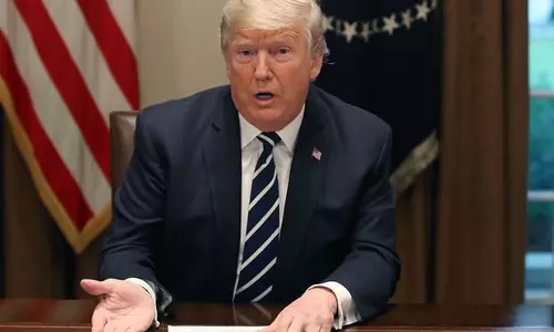 പ്രതിഷേധം ശക്തമായി; പുടിന് അനുകൂല പ്രസ്താവനയില് മലക്കം മറിഞ്ഞ് ട്രംപ് പ്രതിഷേധം ശക്തമായി; പുടിന് അനുകൂല പ്രസ്താവനയില് മലക്കം മറിഞ്ഞ് ട്രംപ്