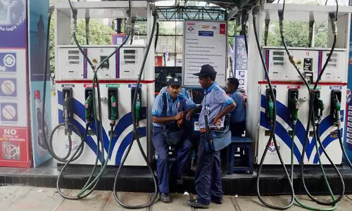 ഇന്ധന വില കൂട്ടുന്നതില്‍ പ്രതിഷേധിച്ച് നാളെ ഭാരതബന്ദ്