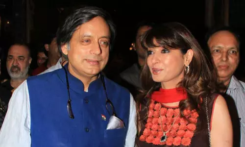 സുനന്ദപുഷ്‌കറിന്റെ ദുരൂഹമരണം:ശശി തരൂര്‍ എം പിക്ക് സ്ഥിരജാമ്യം