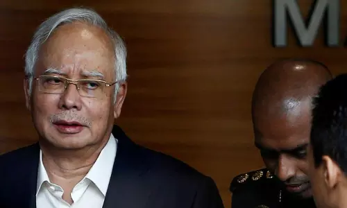 അഴിമതിക്കേസില്‍ മുന്‍ മലേഷ്യന്‍ പ്രധാനമന്ത്രി അറസ്റ്റില്‍