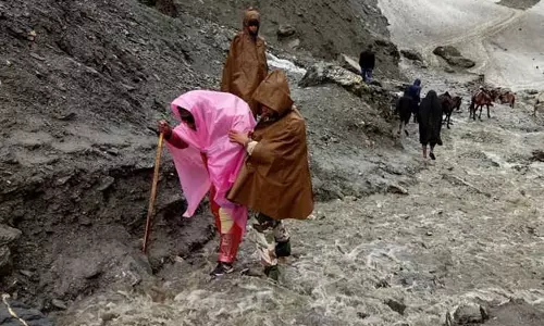 അമർനാഥിലേക്ക് പോയ 5 തീർത്ഥാടകർ മണ്ണിടിച്ചിലിൽ മരിച്ചു