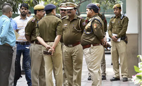 അധ്യാപികയെ കൊന്ന ശേഷം അറുത്തെടുത്ത തലയുമായി ഓടി; പ്രതി  പിടിയില്‍