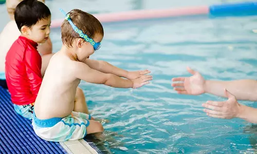 മുങ്ങിപ്പോകുമെന്ന് പേടിക്കാതെ നീന്തല്‍ പഠിക്കണോ? ഷാജിയുടെ ഫ്ലോട്ടില സഹായിക്കും  