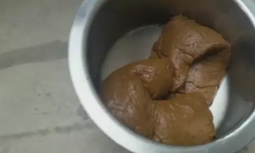 വൈറലായി ആ ഗോള്‍ഡ് പേസ്റ്റ് 