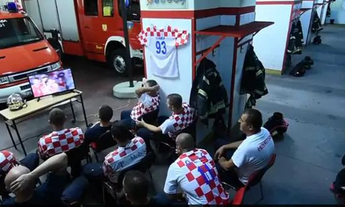 കയ്യടിക്കണം ഈ ക്രൊയേഷ്യന്‍ അഗ്നിശമന സേന ഉദ്യോഗസ്ഥര്‍ക്ക്    