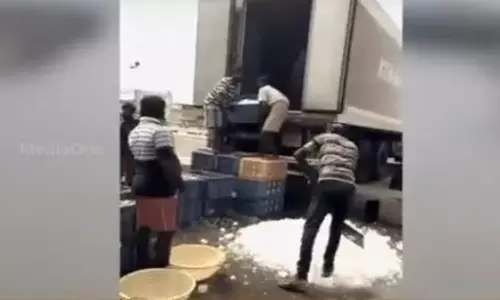 തമിഴ്‍നാട്ടില്‍ നിന്നെത്തുന്ന മത്സ്യത്തില്‍ ഫോര്‍മാലിന്‍ ചേര്‍ക്കുന്നത് ഐസ് പ്ലാന്റില്‍ വെച്ച്; ദൃശ്യങ്ങള്‍ മീഡിയവണിന്