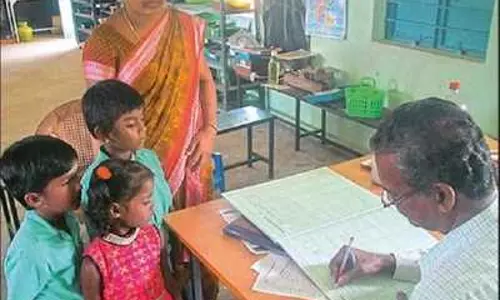 ഈ സ്കൂളില്‍ കുട്ടികളെ ചേര്‍ത്താല്‍ 5000 രൂപയുടെ സ്വര്‍ണ നാണയവും രണ്ട് ജോഡി യൂണിഫോമും 