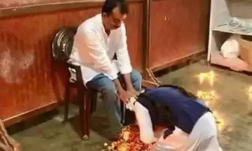 ഗുരുപൂജ വിവാദം; ഖേദം പ്രകടിപ്പിച്ച് തൃശ്ശൂര്‍ ചേര്‍പ്പ് സ്‌കൂള്‍ 