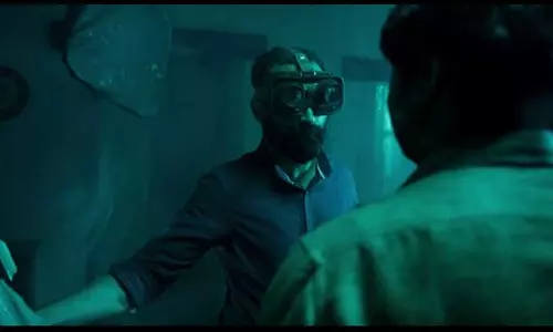 മാസ് ലുക്കില്‍ ഫഹദ്; വരത്തന്‍റെ ടീസറെത്തി 