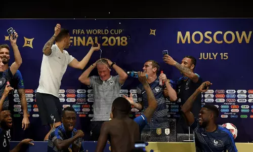 ദഷാംപ്‌സിനെ ഞെട്ടിച്ച് ഫ്രഞ്ച് താരങ്ങളുടെ അപ്രതീക്ഷിത ആഘോഷം