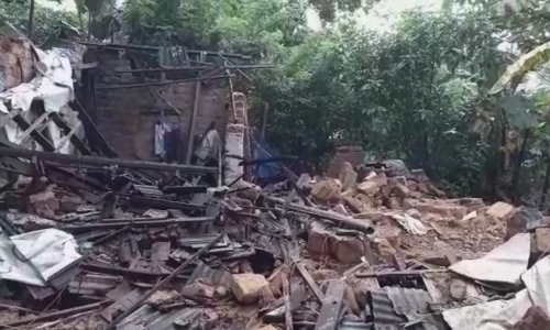 തൃശൂരിൽ മഴയിൽ വീട് തകർന്നു അച്ഛനും മകനും മരിച്ചു